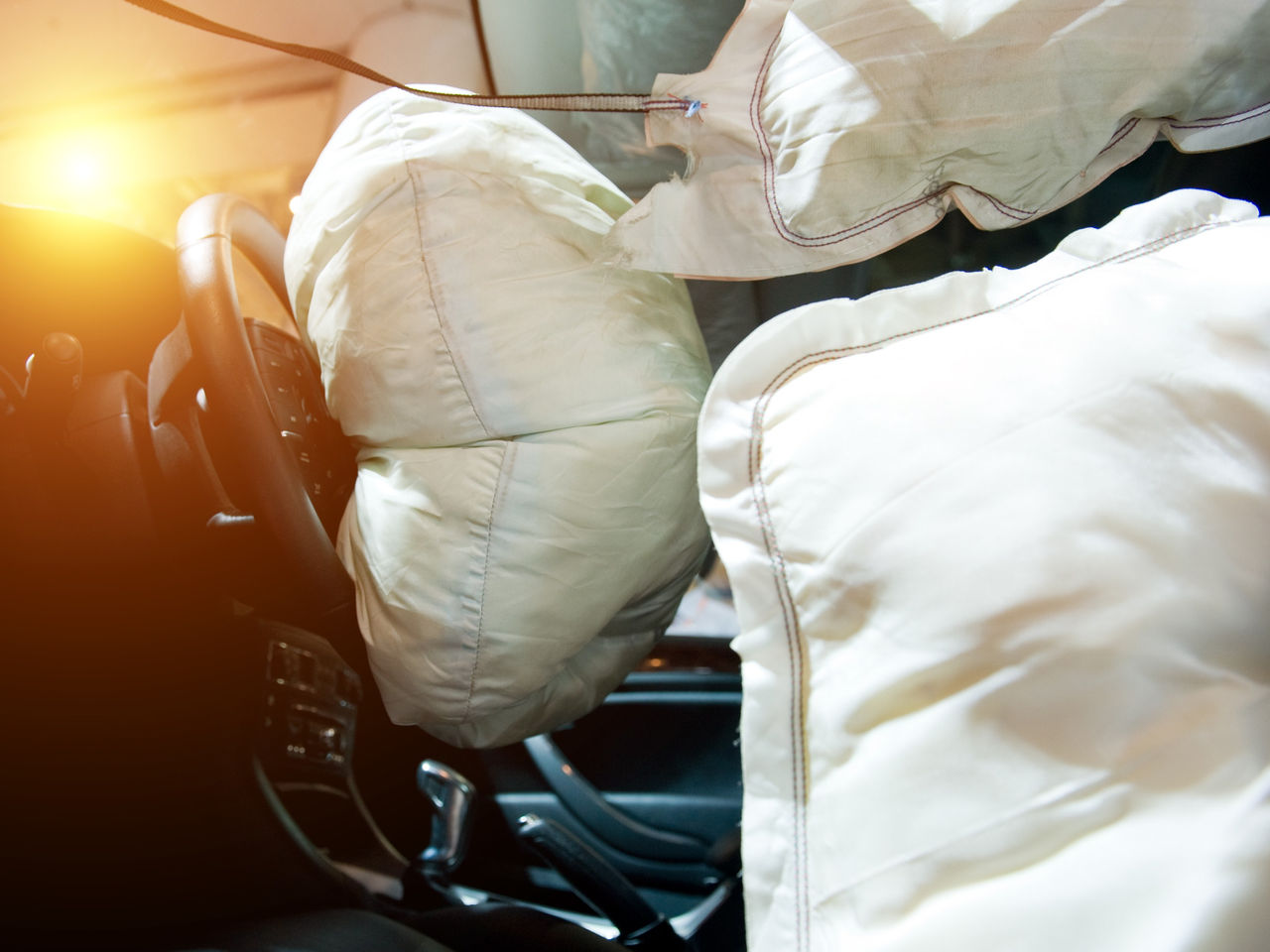 SRS (Supplemental Restraint System) 向けコネクタソリューション